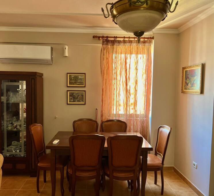 Central Tirana Flat Near Bazaar Exteriör bild