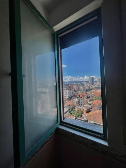 Central Tirana Flat Near Bazaar Exteriör bild